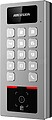 Controlo de acesso PoE IP65 IK09 - Cartão MF DESFire, QR dinâmico e PIN - 10.000 utilizadores ¦ 300.000 registos - TCP/IP, WiFi, RS485 e Wiegand - Controladora integrada - iVMS-4200 ¦ Hik-Connect DS-K1T502DBWX-QRE1
