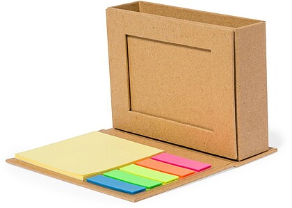 Porta-Lápis Multifunção Marquez Cartão Reciclado Fotos: 5 x 8 cm. 25 Notas Adesivas 7,5 x 7,5 cm. 125 Mini Notas Adesivas 1,2 x 4,5 cm 21061